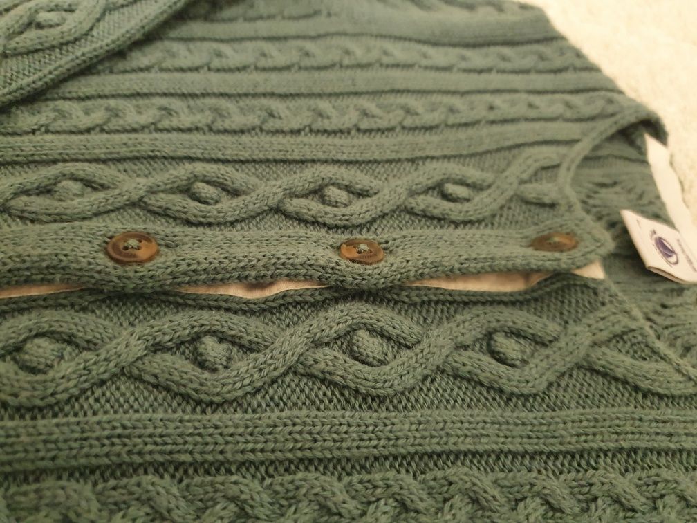 Śliczny pleciony sweterek zapinany na guziki PLECIONY WZÓR 110 116