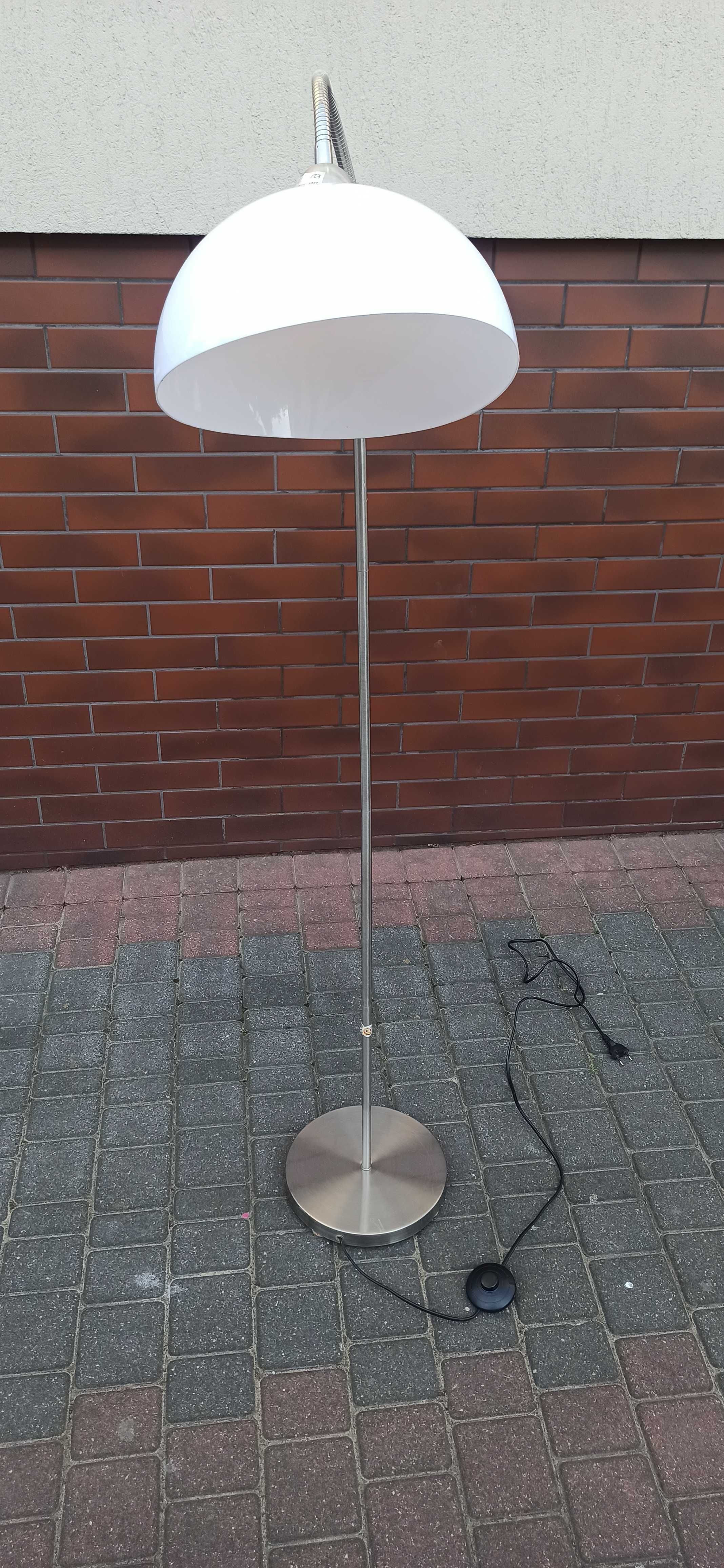 Lampa stojąca pokojowa.