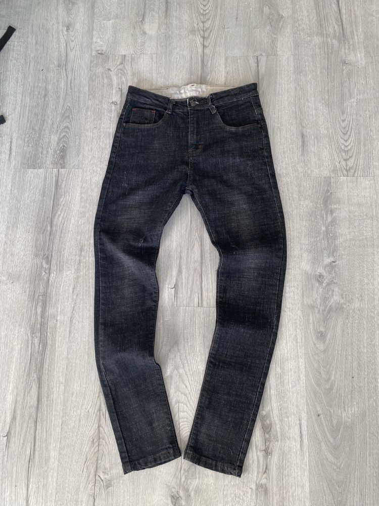 Calça slim fit preta