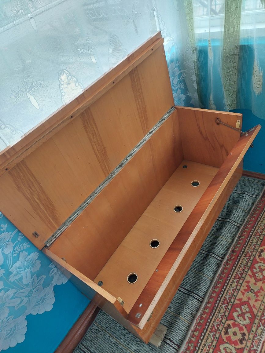 Тумба лакована часів СРСР.