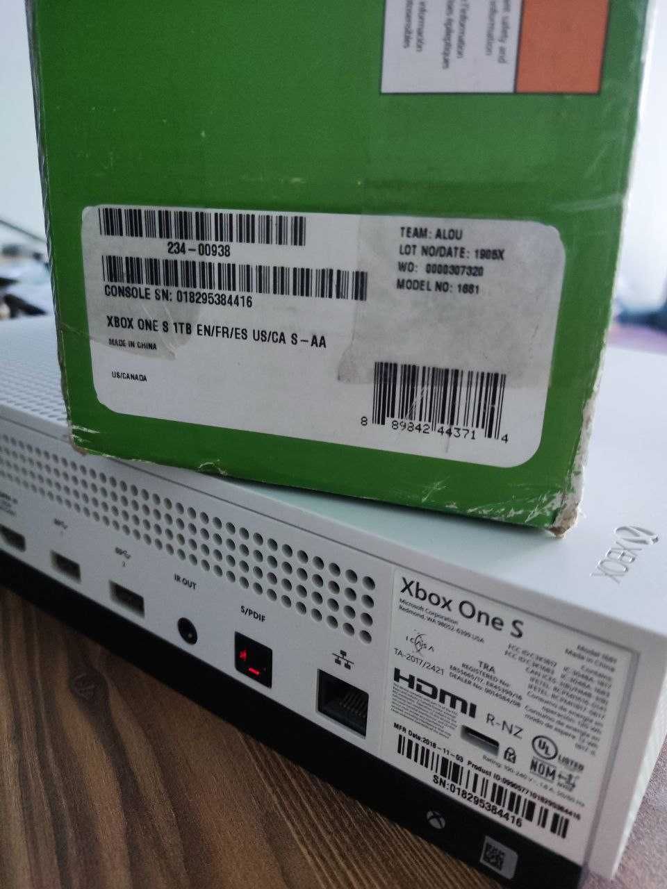 Xbox One S 1TB з двома контролерами