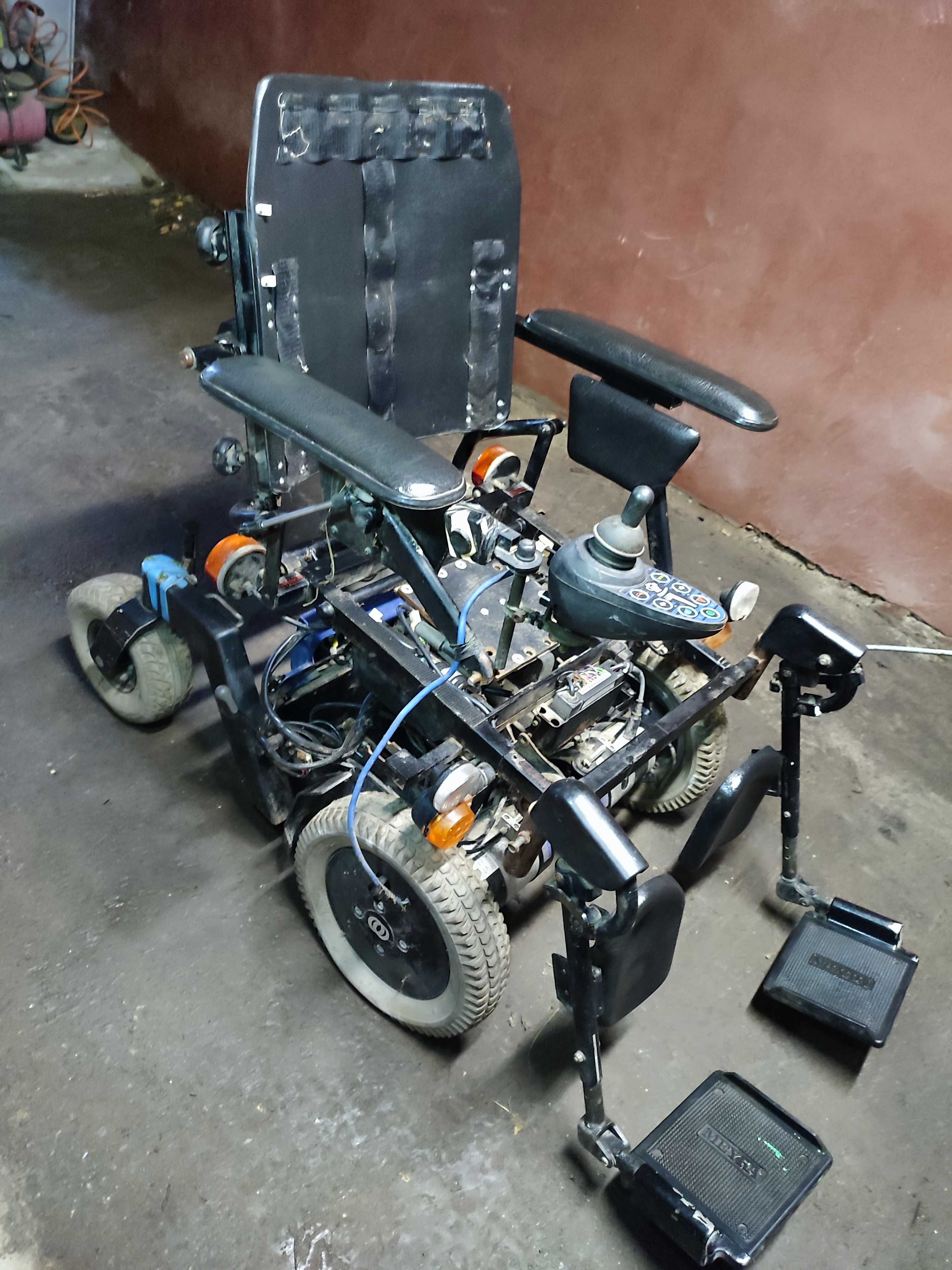 Продам инвалидную кресло коляску электрическую