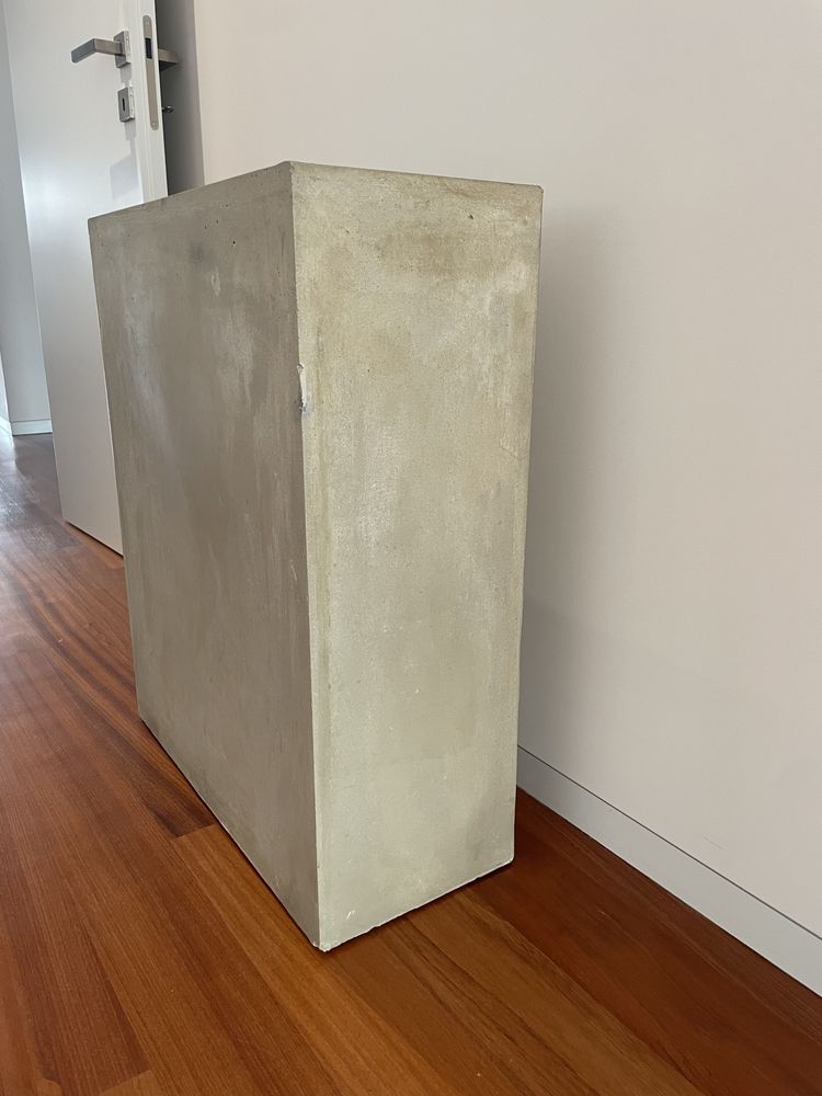 Floreira em resinpietra - 72x60x25cm