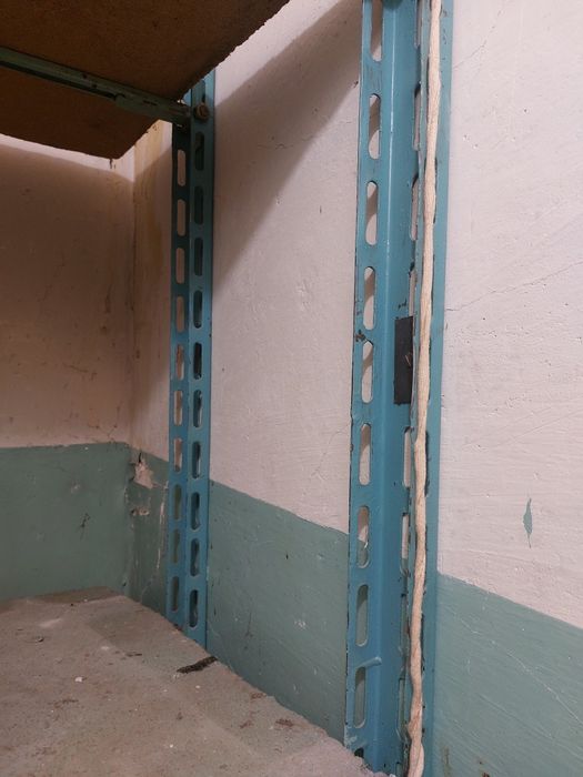 Полиці для кладовки/комори тощо