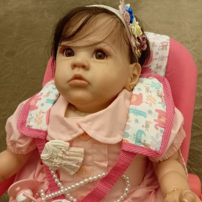 Boneca Reborn com cabelo natural