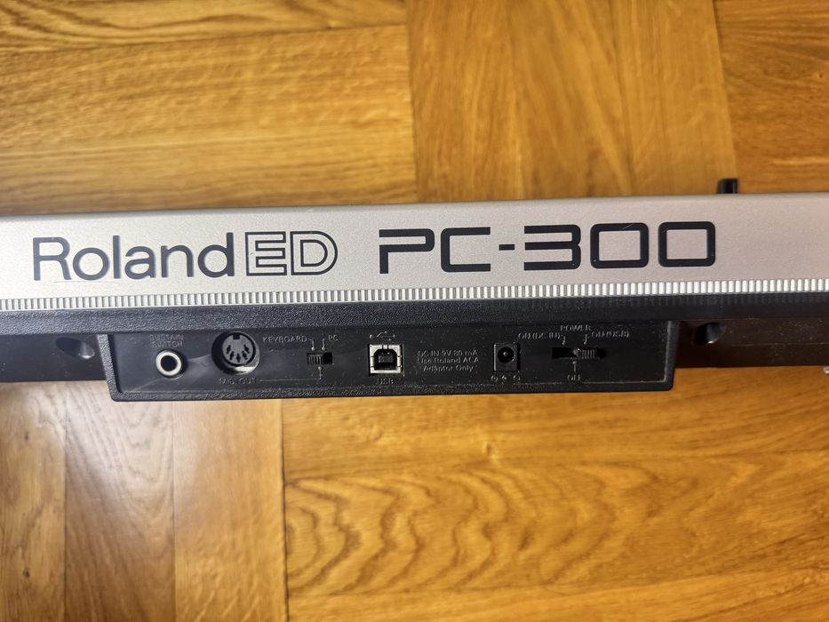 Roland PC-300 — MIDI-клавіатура (49 клавіш)
