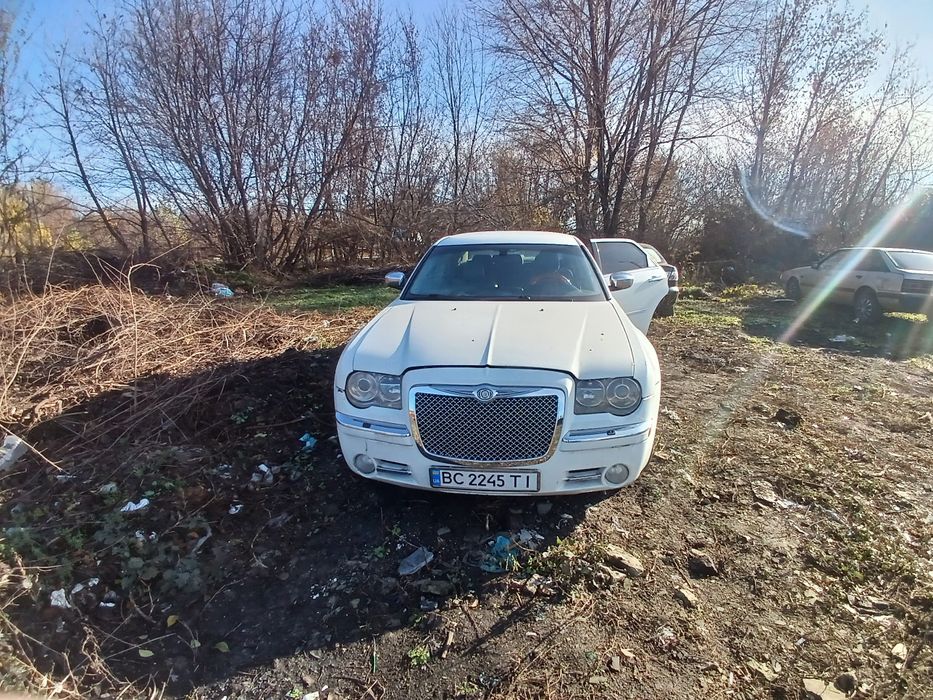 Продам крайслір 300 С 2.7 газ бенз