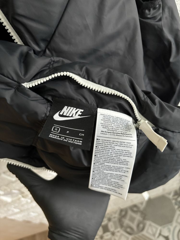 Nike Wr Dwn Fill Vest Rev (939442-010) женская жилетка