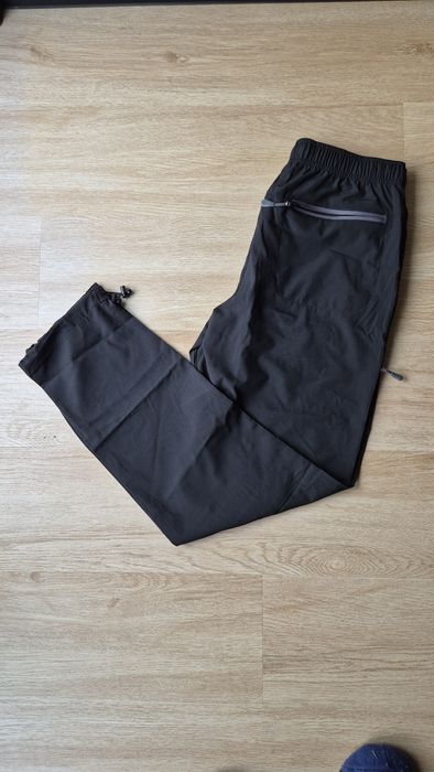 Nowe cienkie spodnie treningowe rozmiar M