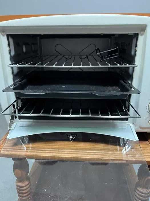 Forno elétrico compacto com grelhas e assadeira