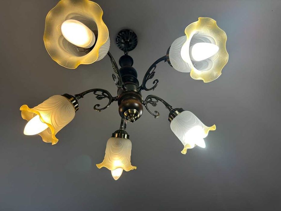 Żyrandol - Lampa sufitowa z drewna i mosiądzu