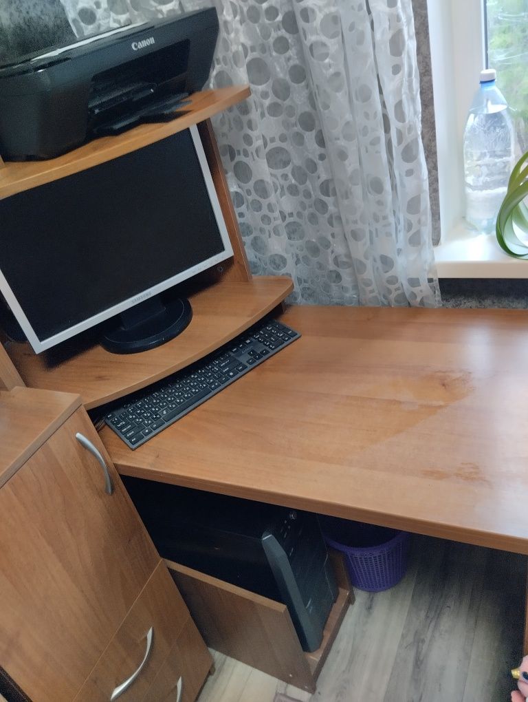 Стол угловой компьютерный