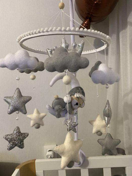 Мобіль з фетру для ліжечка