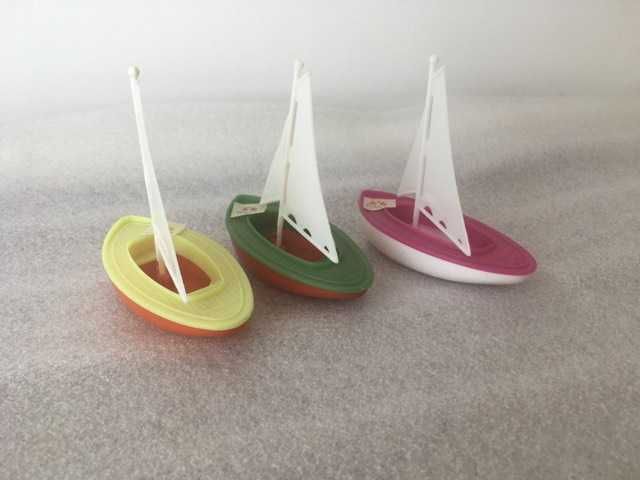 Brinquedo português plástico duro/flexível - barco à vela