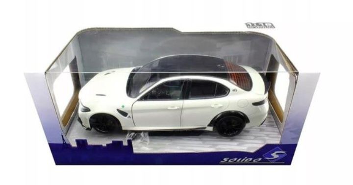 Alfa romeo giulia GTA 2022 escala 1:18