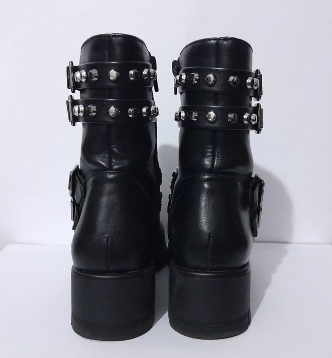 Botas / Botins biker pretas com tachas Graceland nº36