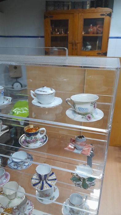 Vitrine com chávenas