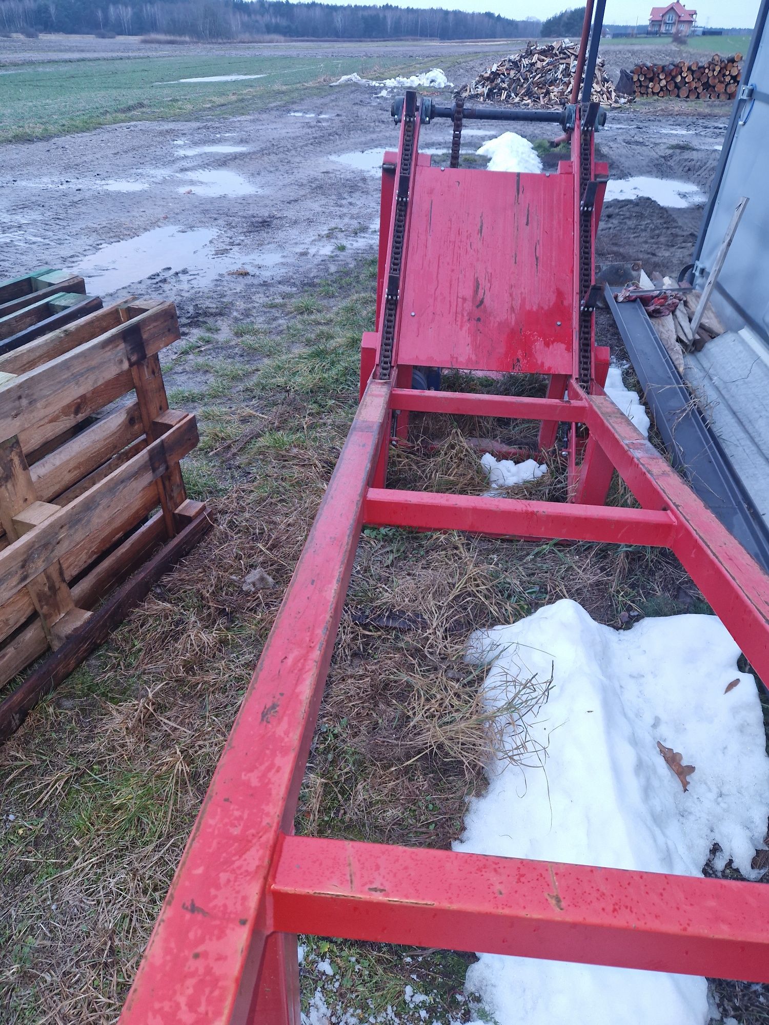 Podajnik  do piło uparki skośny MRD