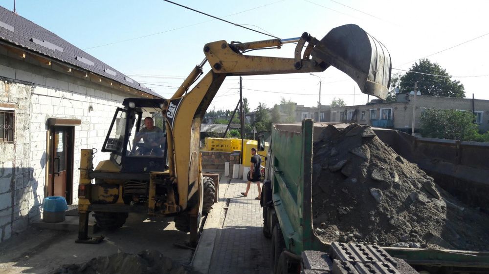 Послуги екскаватора та самосвалів