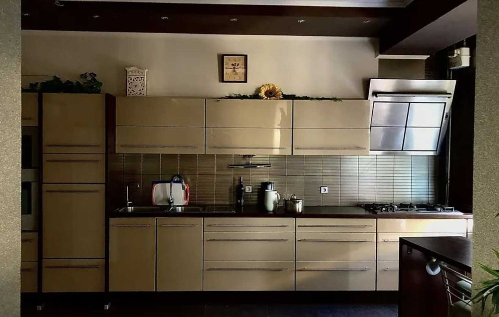 Оренда. вул. Сахарова, 80-А Новобуд Ближній центр Трирівнева. Паркінг!