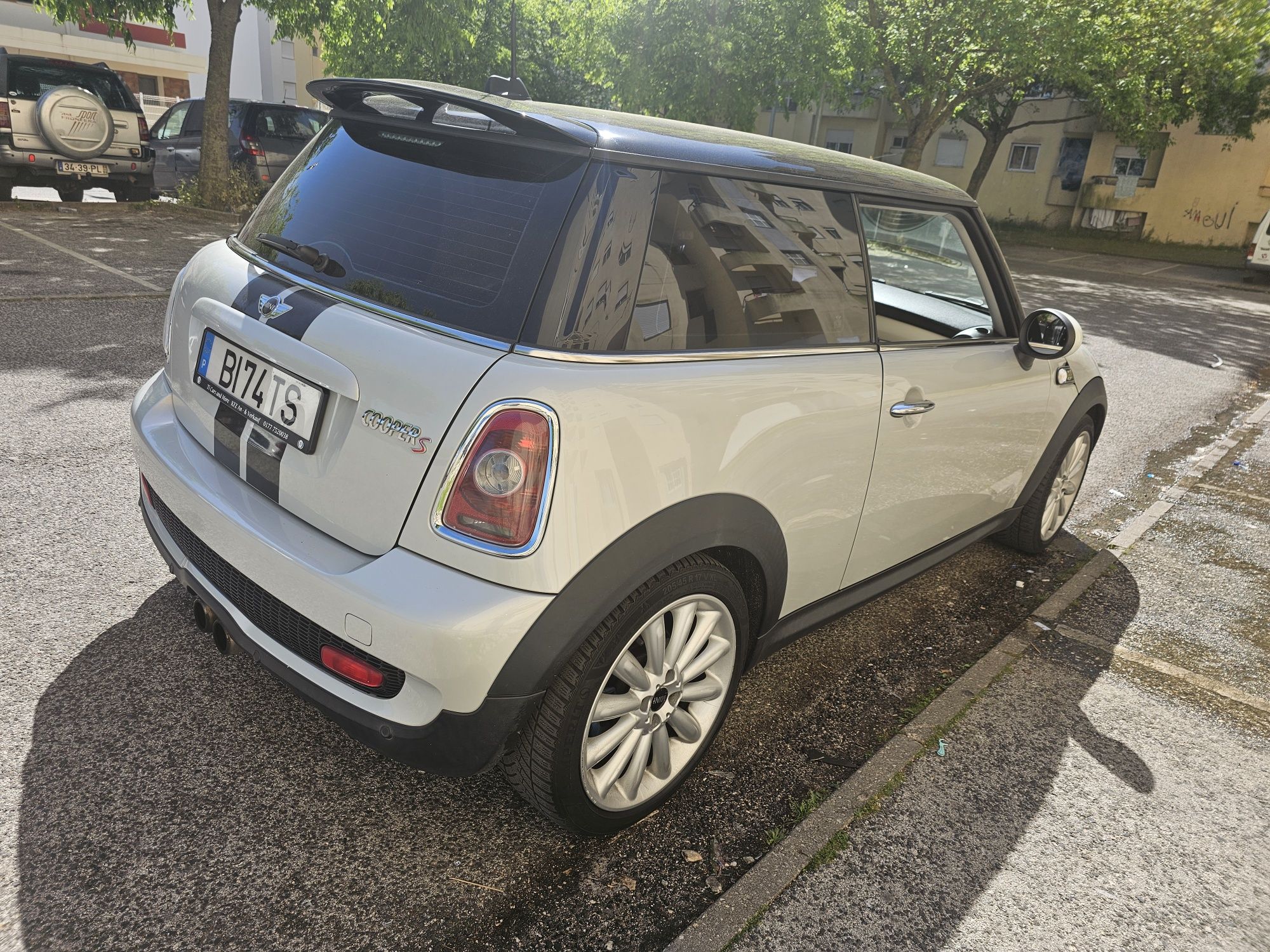 Mini Cooper 50 anos CAMDEN - cv 184
Elegância e Desempenho numa Ediçã