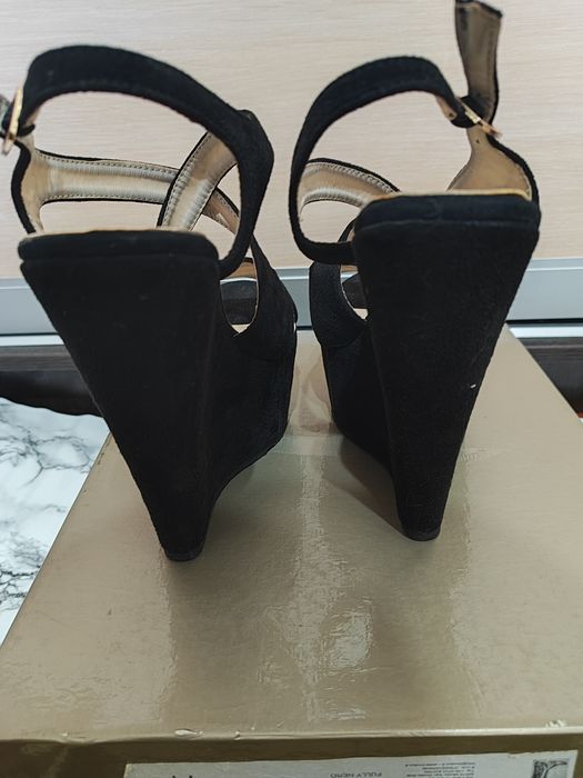 Продам женскую обувь