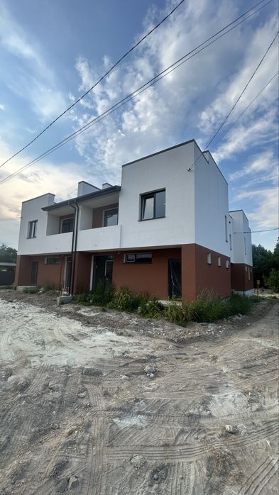 Продаж таунхауса в Оброшино , збудований з правом власності.