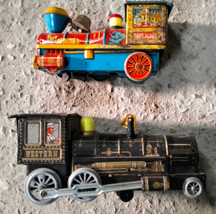 Brinquedos de lata: Helicóptero, Zepelim, Locomotivas, Carros