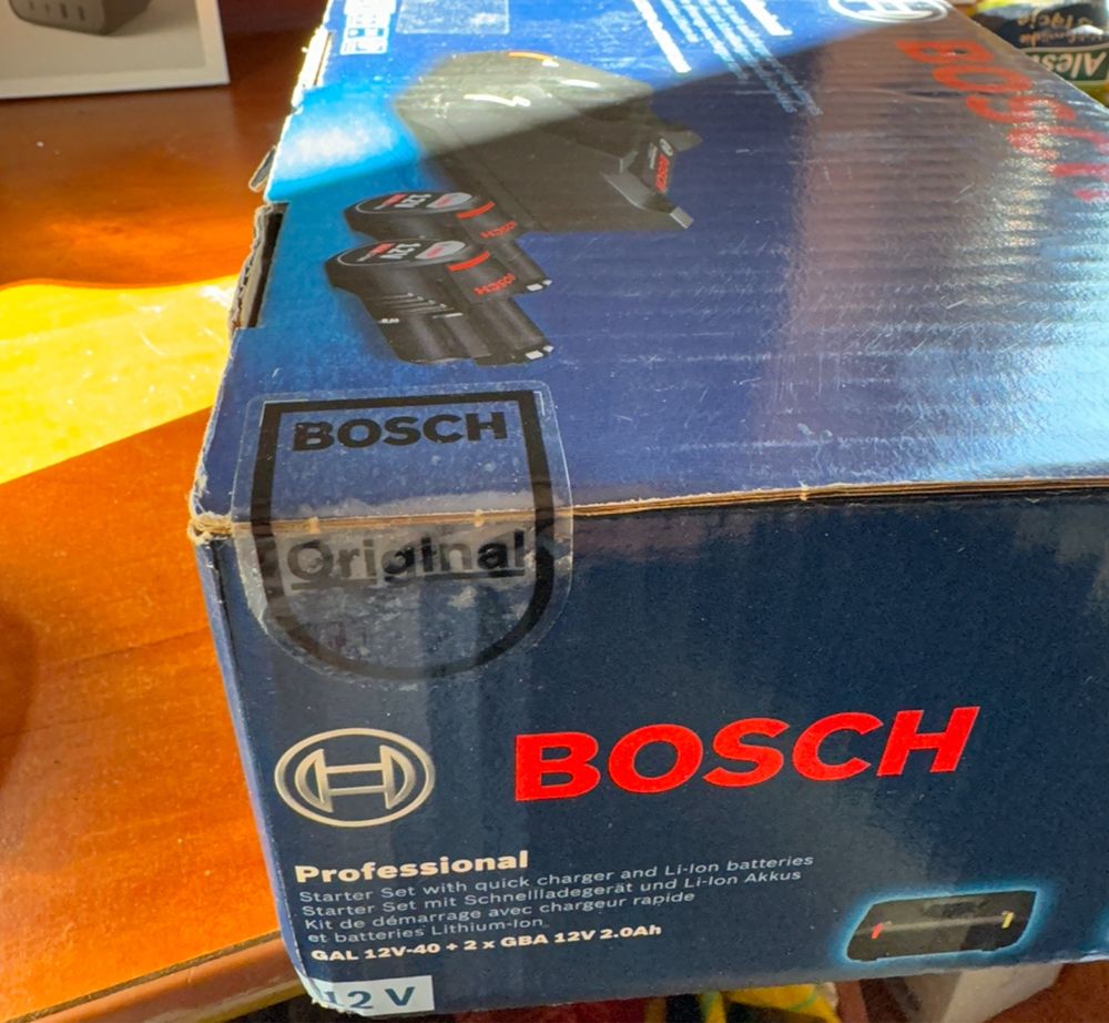 Набір батарей Bosch GAL 12V-40+2 GBA 12V