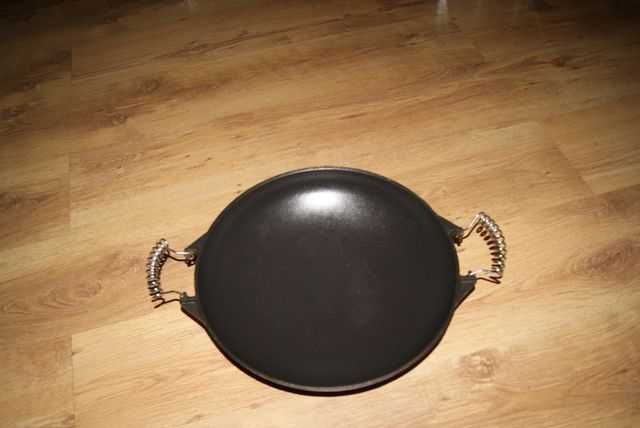 Patelnia żeliwo grill 35 cm.