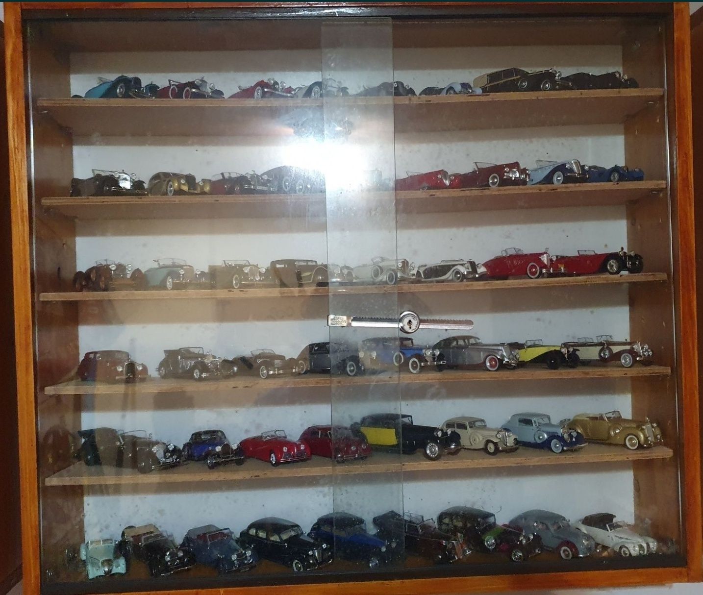 Urgente - Coleção 650 Miniaturas Automóveis