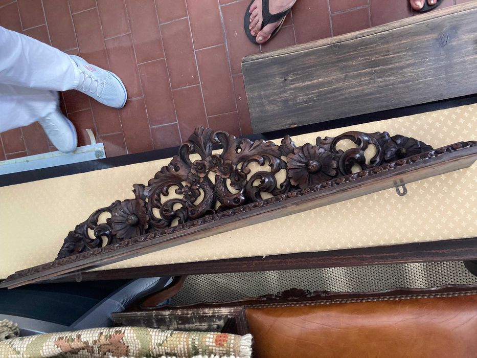 Candeeiro e Prateleira em madeira trabalhada