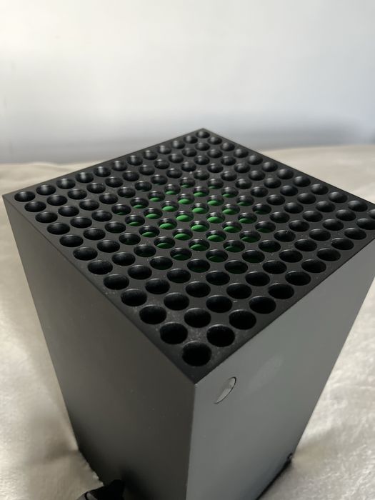 Xbox series X + pad + ładowarka