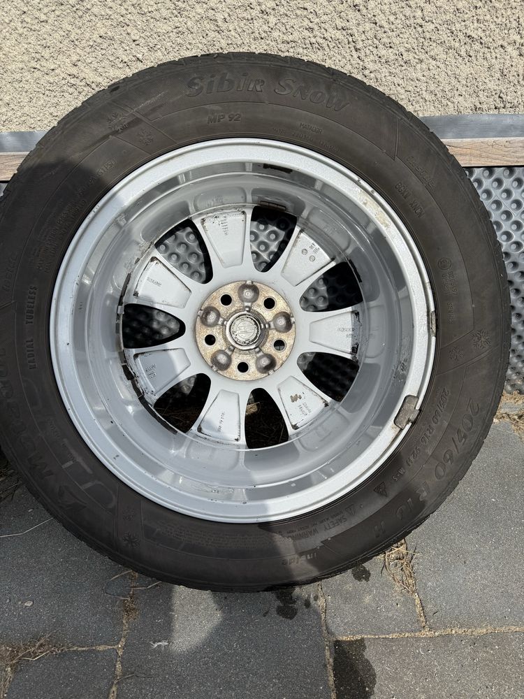 Oryginalne felgi 5x105 16 cali Opel Astra J z oponami zimowymi 205/60