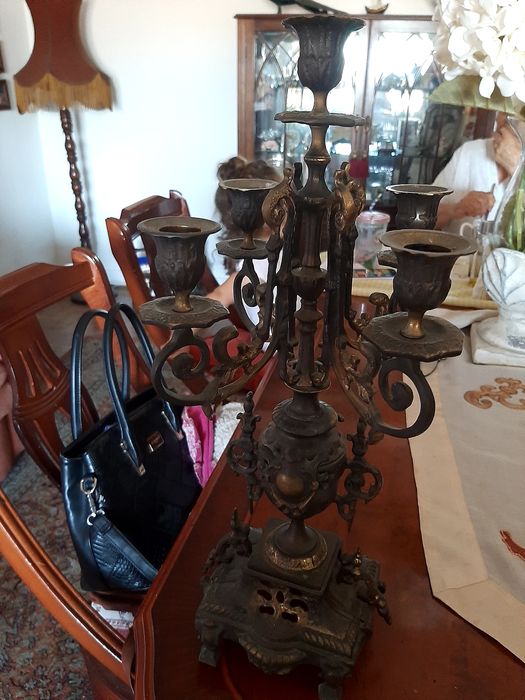 Castiçal em ferro forjado