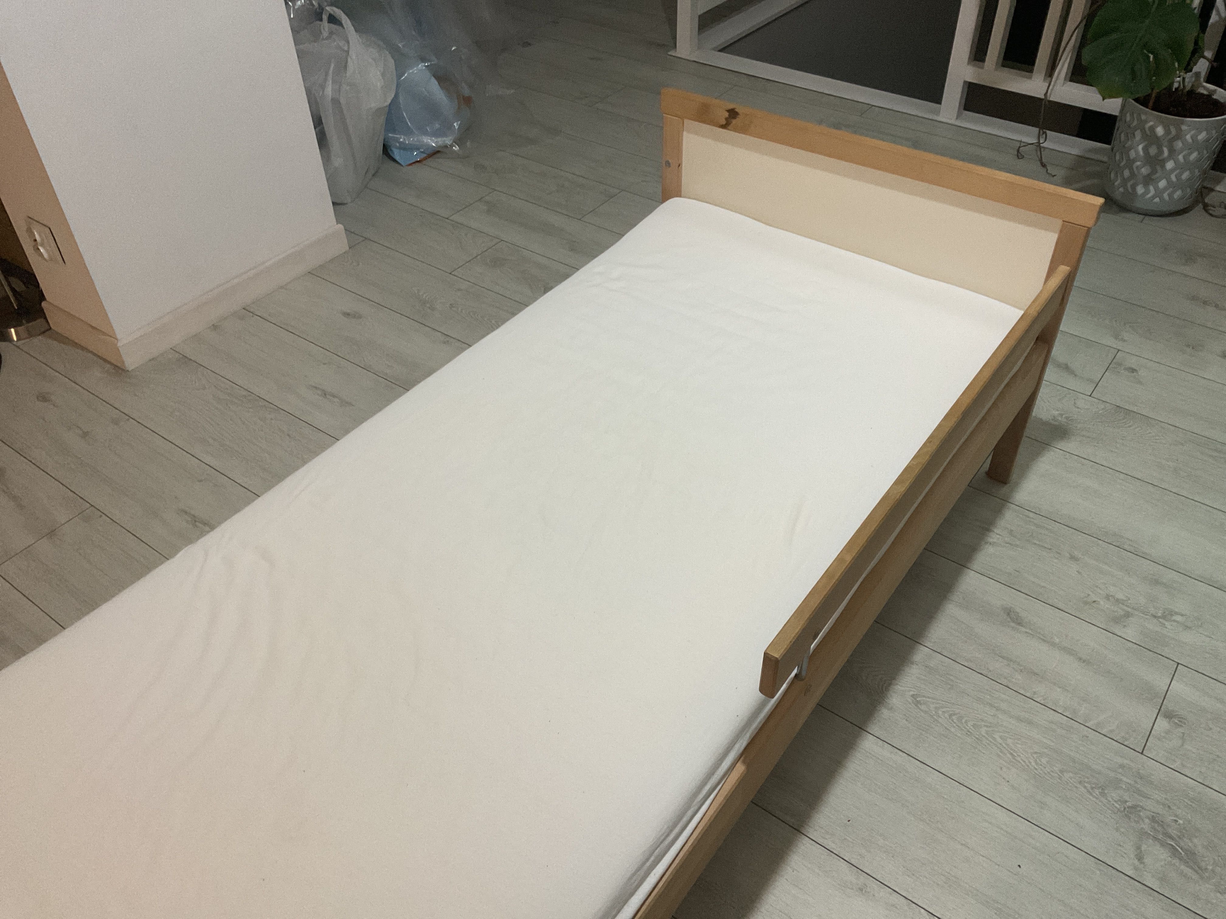 Łóżko Ikea dla dziecka + materac z ochraniaczem