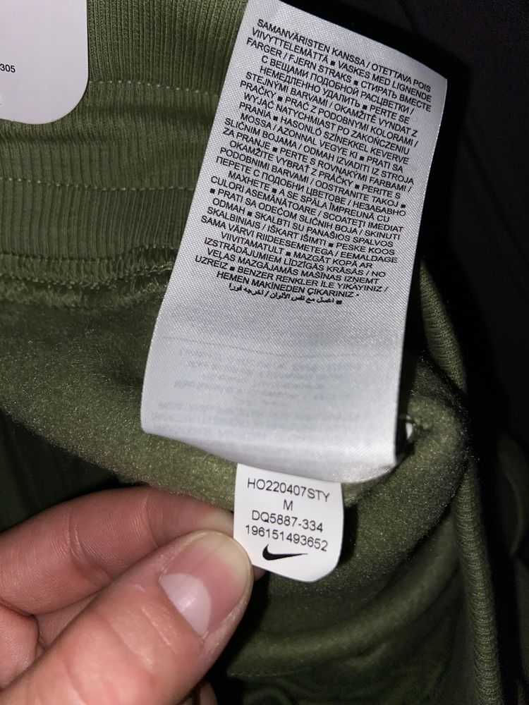 Dresy Nike o kroju oversize