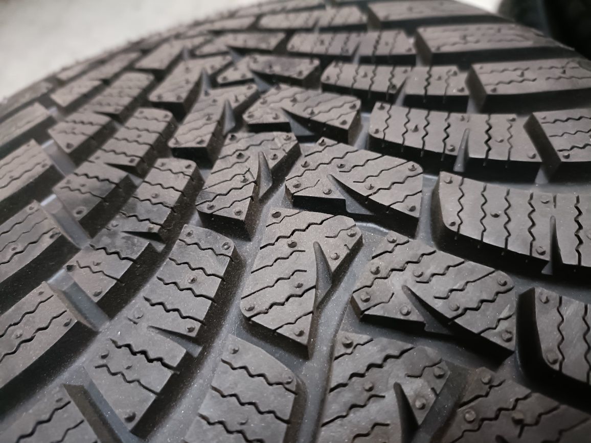 Opona Zimowa Falken EuroWinter HS01 255/40R18 99V