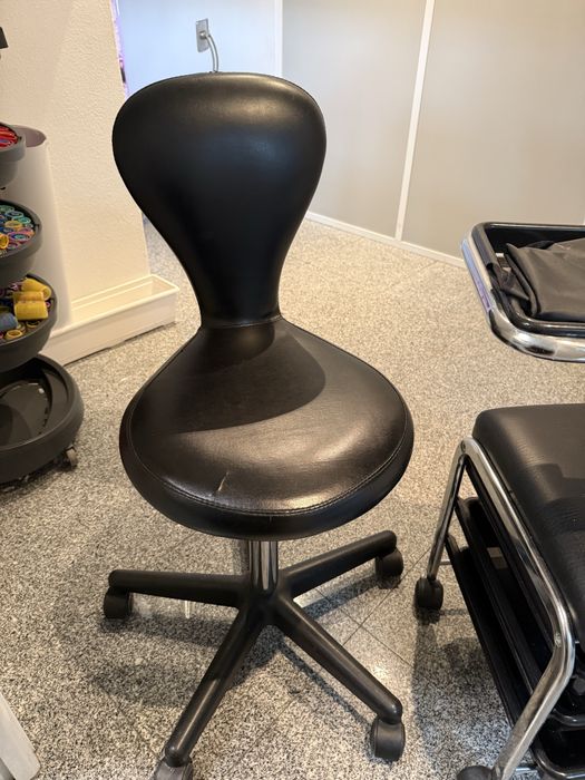 Vendo itens para salão de cabelereiros.