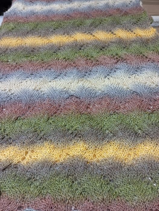 Ażurowy cieniowany szal (odcienie szarego, żółtego i brązu)