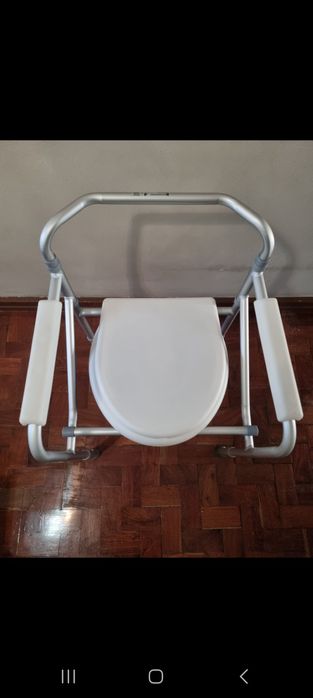 Vendo Cadeira Sanitária como nova