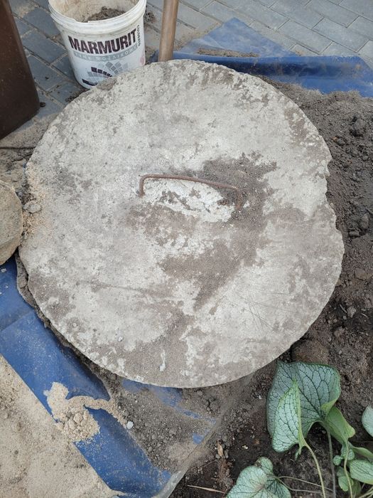 Pokrywa betonowa na studnię. 74cm