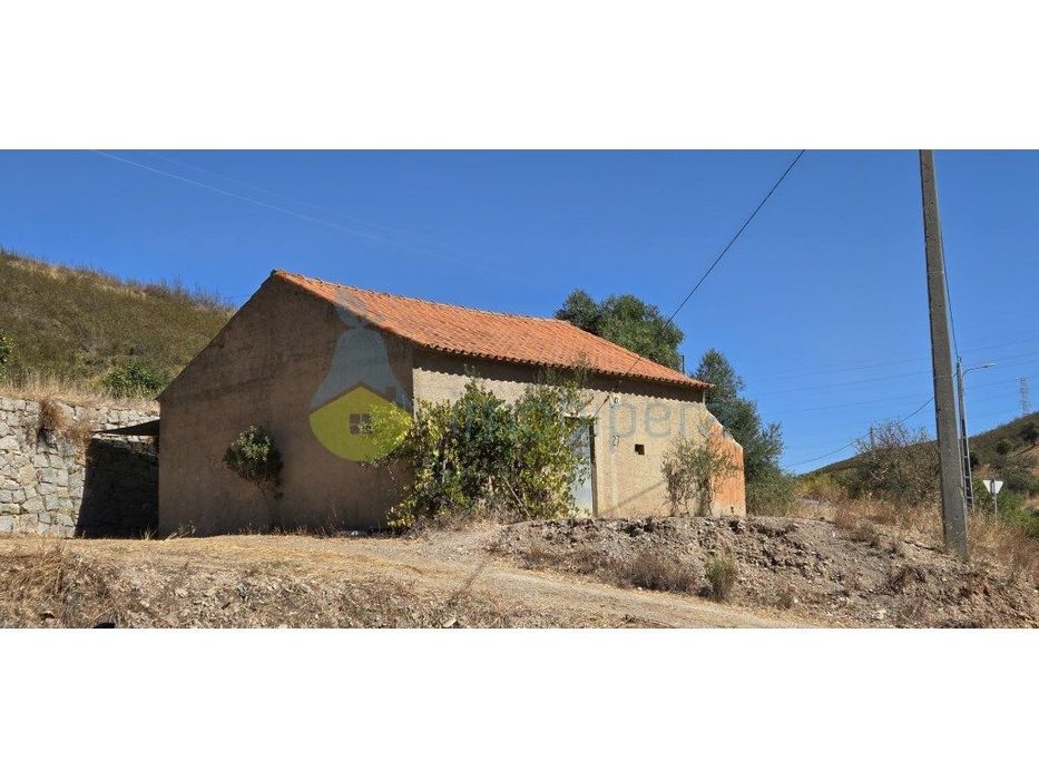 Terreno com Ruína e Potencial para Moradia ou Turismo em Portimao