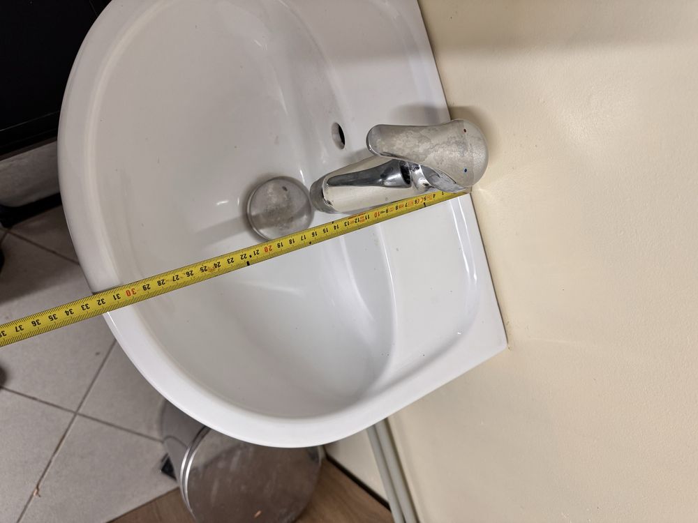 umywalka marki Cersanit , koło