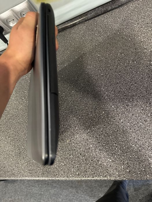 Продам ноутбук срочно все добре з ним9000