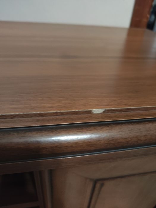 Szafka RTV / półka pod telewizor – klasyczna, drewniana, solidna