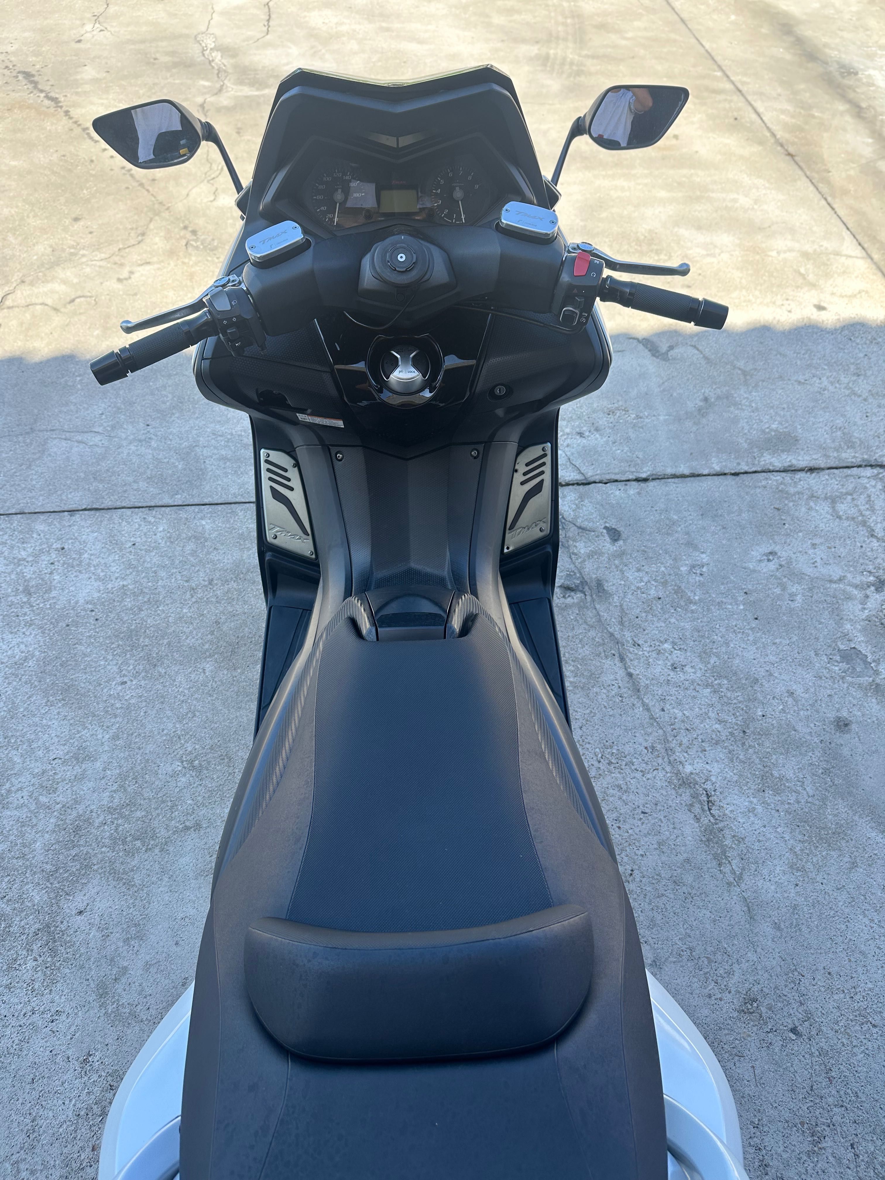 Yamaha tmax 530 branco