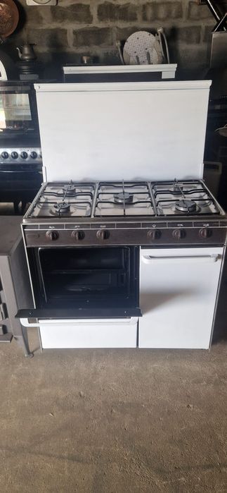 Vendo fogão porta botijas de 5 bocas