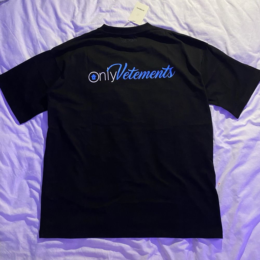 VETEMENTS x Only Fans tee