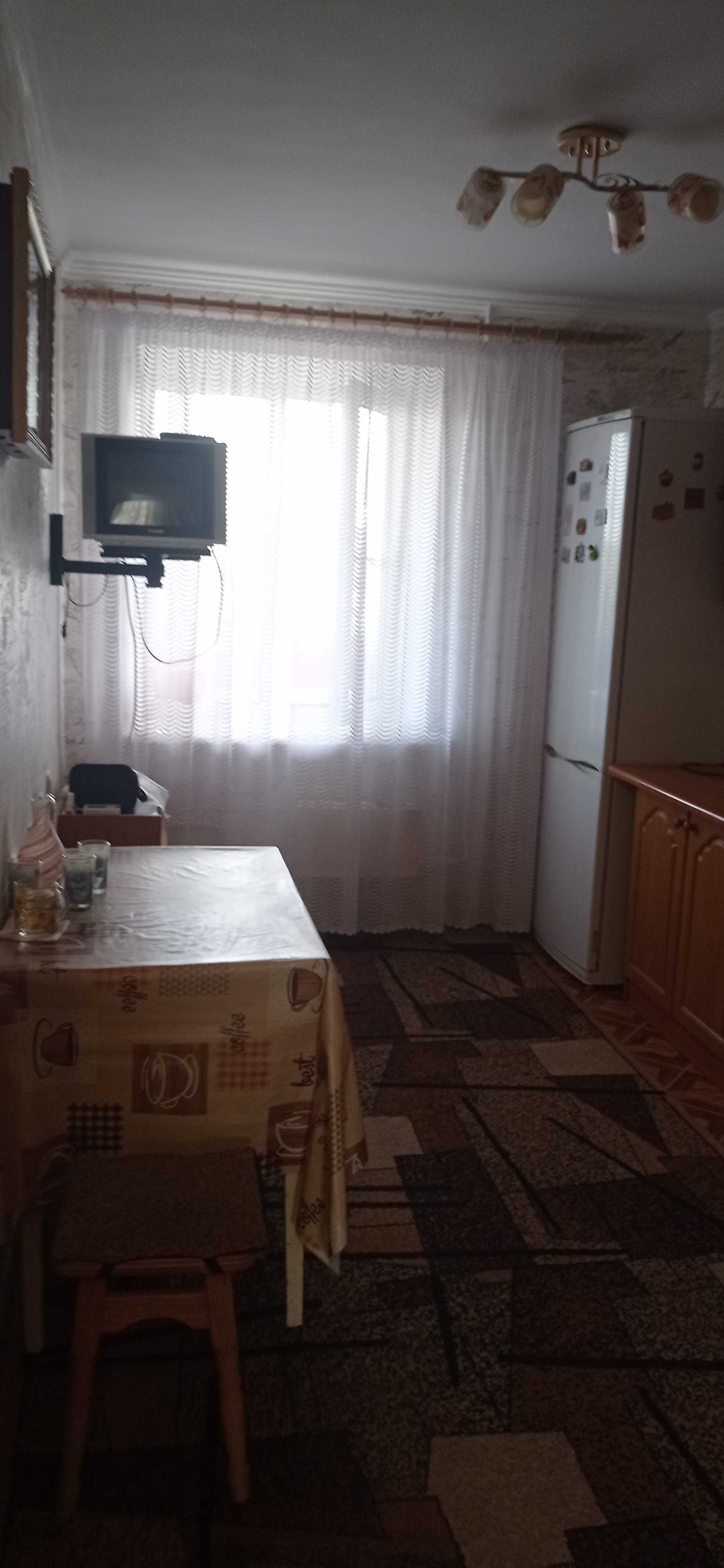 Продам чотирьох кімнатну квартиру
